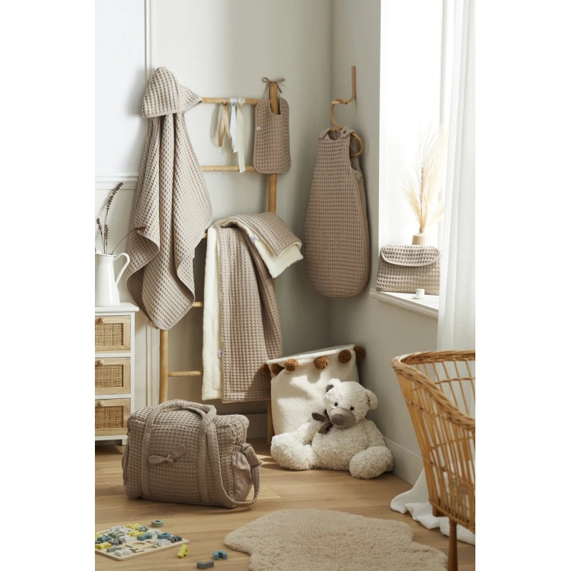 Maxi Cape De Bain Coton Gaufré BB&CO Latte 6 Maxi Cape De Bain Coton Gaufré BB&CO Latte – Image 4