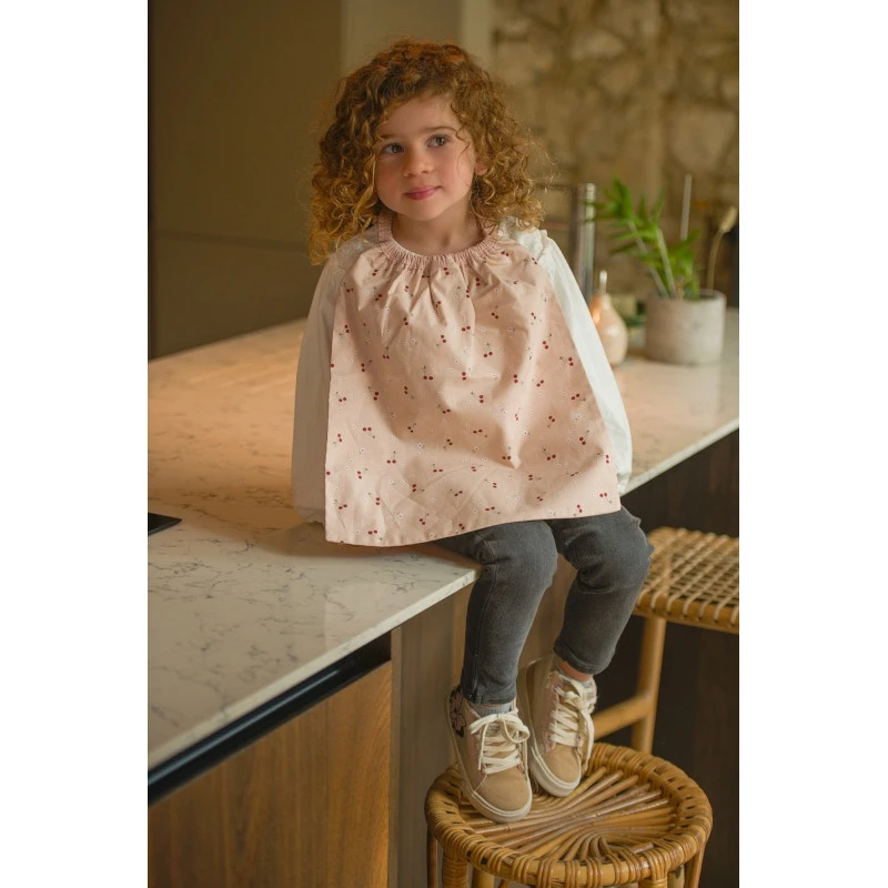 Bavoir élastiqué Rose BB&CO Cerises 4 Bavoir élastiqué Rose BB&CO Cerises – Image 2